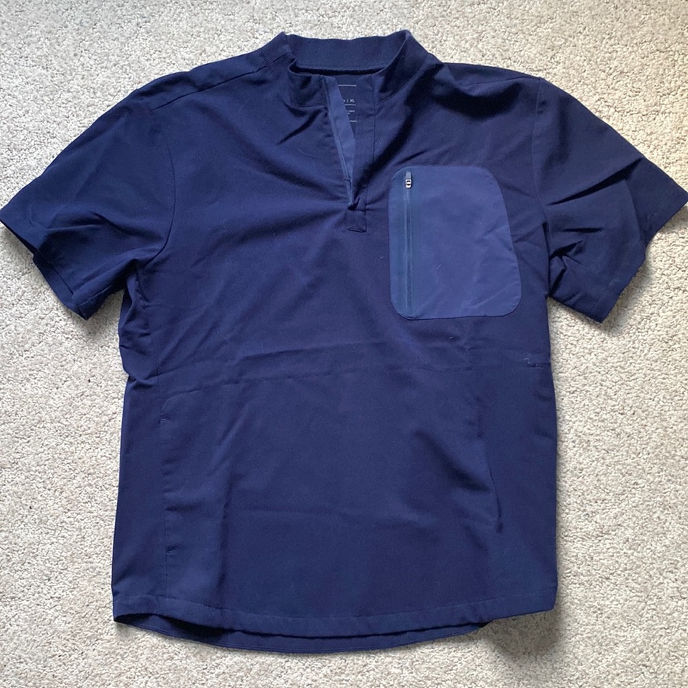 FIGS navy blue Men’s XL scrub top. Quarter zip with front zipper paneled pocket.
